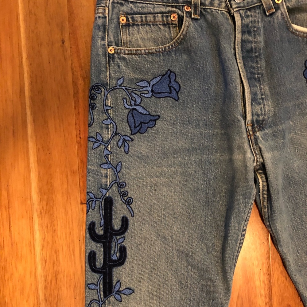 Levi's Light Blue Denim Straight Leg Jeans with Blue Floral Embroidery - Picture 3 of 8